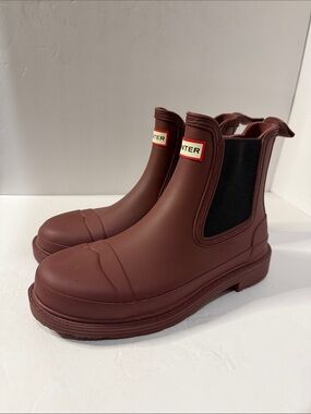 Hunter Chelsea Rain Boots in Maroon with Black Elastic